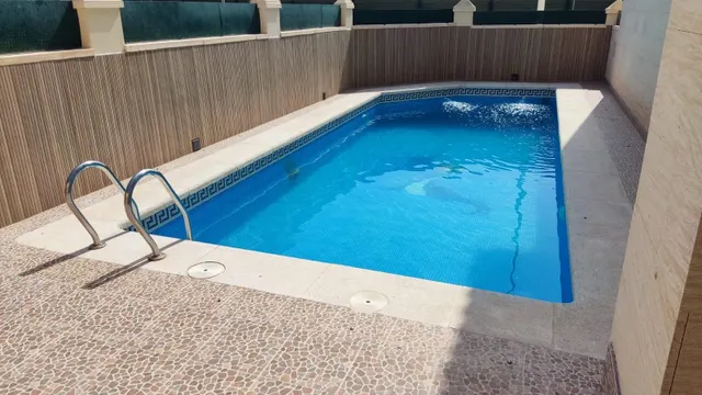 Estupendo triplex en zona campo de futbol — 37