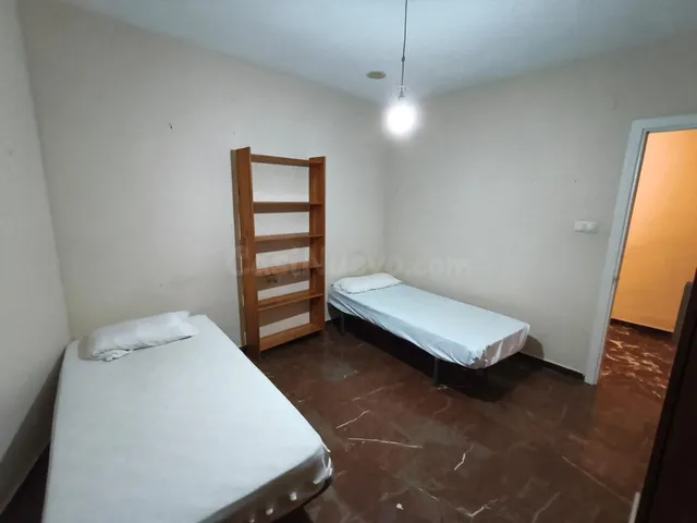 Piso de 5 dormitorios y 2 baños para estudiantes – Carril de - foto 5