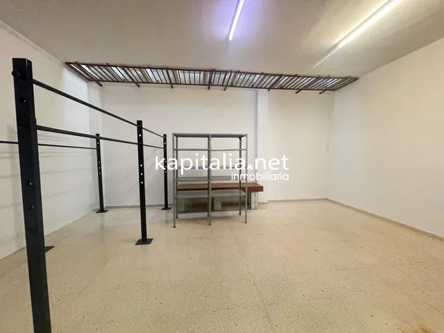 LOCAL COMERCIAL EN ALQUILER EN AVENIDA PRINCIPAL — 6