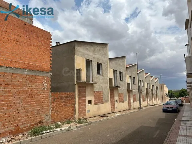 Venta de Casas Adosadas en construcción (WIP) en La Albuera  - foto 4
