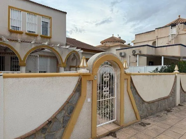 Se vende casa independiente con 3 dormitorios, parcela de 50 - foto 2