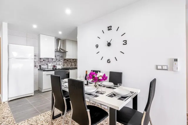 Apartamento con terraza, Alicante, Torrevieja, Playa del Cura. 3 habitaciones, 72 m2, 130 metros del mar — 10