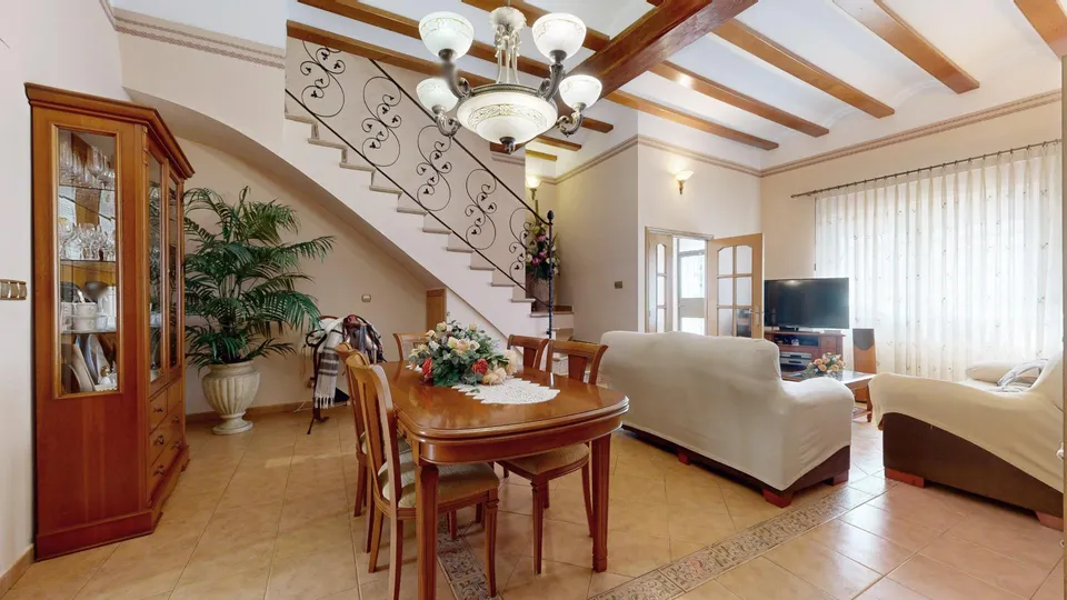 Oportunidad preciosa casa en zona muy demandada de Cheste