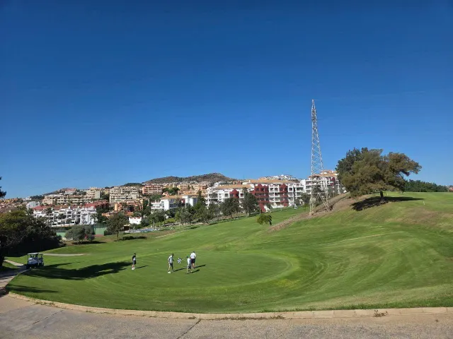 Bajo con terraza de 24 m2 y vistas al golf en Royal Golf Riviera, Riviera del Sol — 30