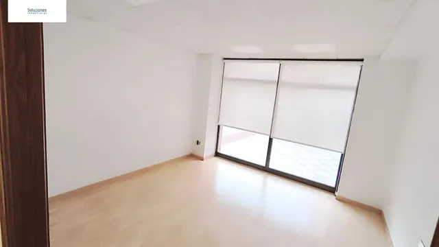 LOCAL DE 1100 M2 EN ZONA FERIA — 10