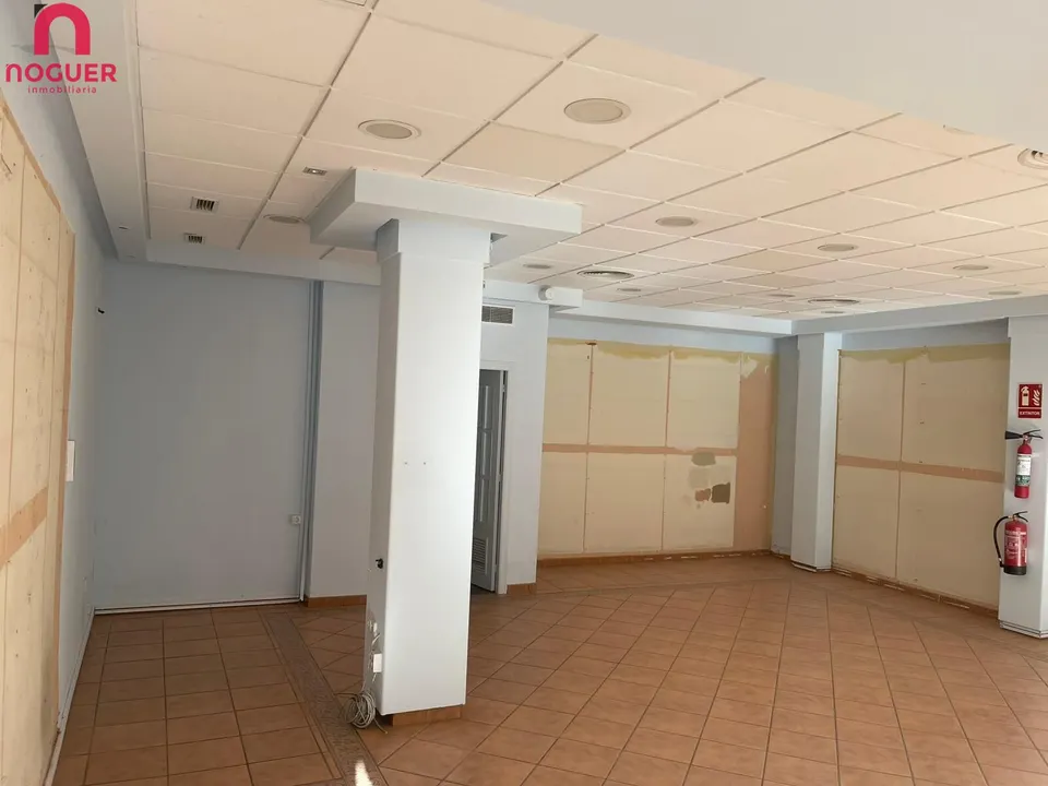 ALQUILER DE LOCAL COMERCIAL EN PLENA ZONA ESTRATÉGICA DE FÁTIMA