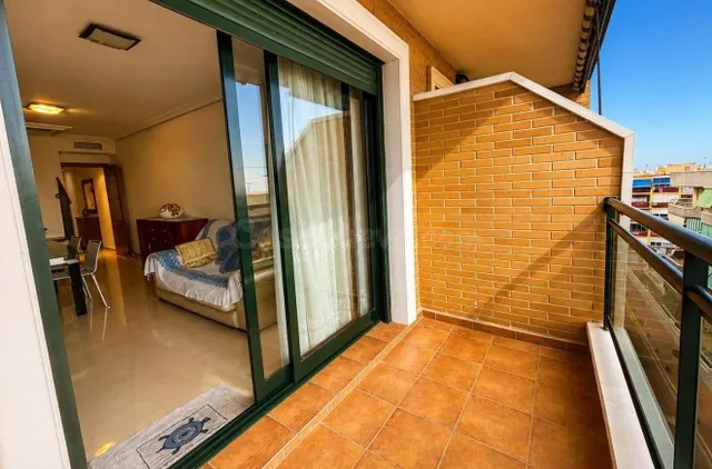 Ático dúplex con vistas frontales al mar y amplio solárium e - foto 5