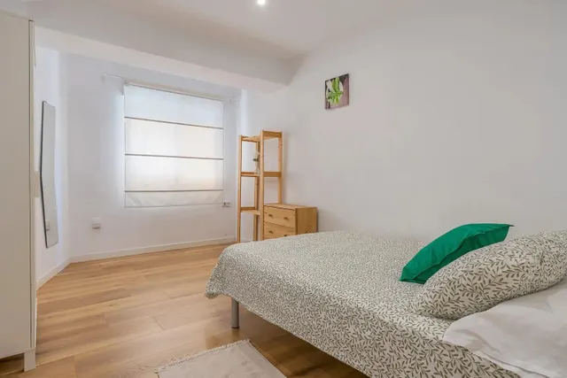 ¡Atención estudiantes! ✨ ¿Buscáis LA HABITACIÓN perfecta para el próximo curso académico en Granada por 400 € al mes/habitación? ¡Tenemos exactamente lo que necesitáis! — 16