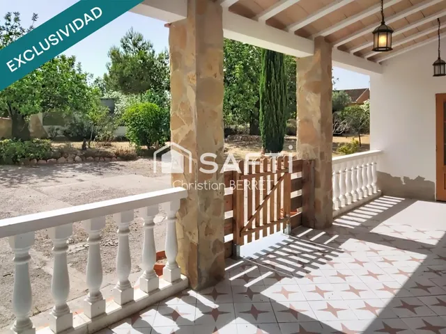 Chalet independiente con piscina y gran parcela. — 4