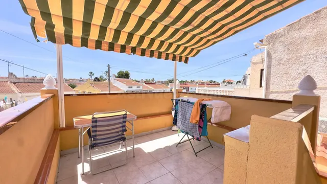 BUNGALOW ALTO DE 2 DORMITORIOS, 1 BAÑO, CON TERRAZA EN PLANT - foto 2