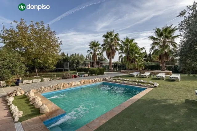 Chalet independiente con pozo propio y placas solares — 2