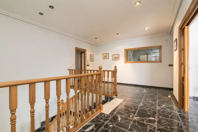ESPECTACULAR CHALET EN ZONA CIUDAD JARDIN — 2