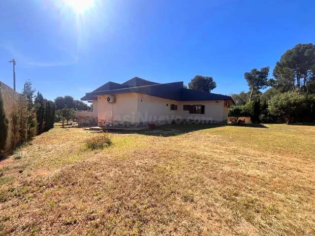 Chalet independiente, Piscina, gran garaje, aire acondiciona - foto 3