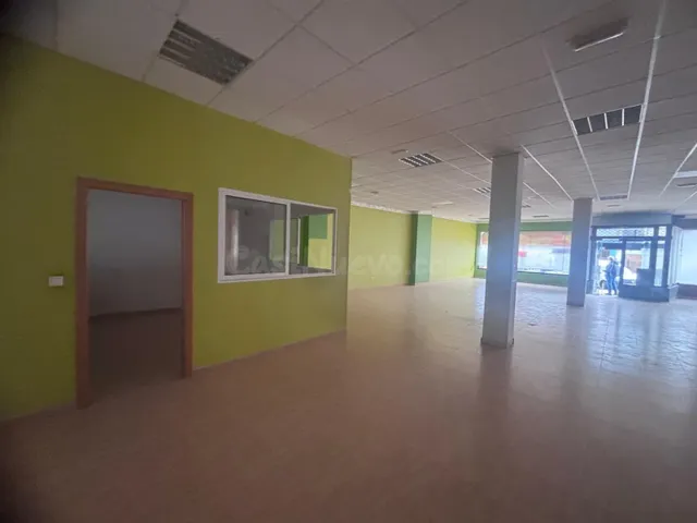 EN VENTA AMPLIO BAJO COMERCIAL EN PONTECESURES - foto 4