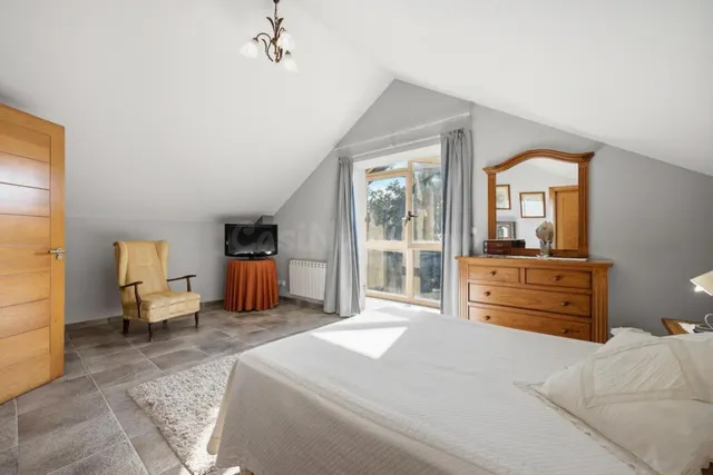 UNA JOYA EN PIEDRA GALLEGA EN EL CORAZÓN DE LAS RÍAS BAIXAS. 407 m2 construidos | Parcela: 1.626 m2 | Dormitorios: 4 | Baños: 3 — 42