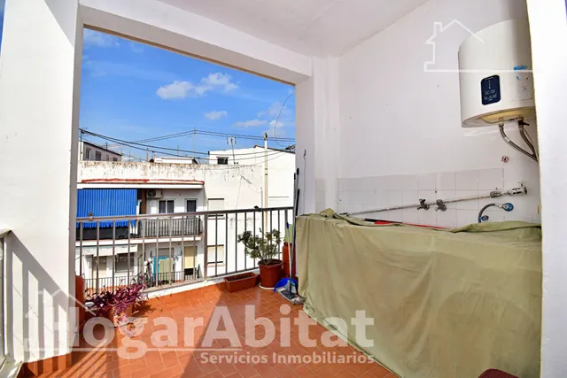Amplitud y luz mediterránea en este piso totalmente reformado con terraza en Oliva — 19