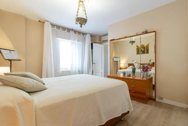 ¡Excelente oportunidad en pleno centro! Espacioso y luminoso piso de 4 dormitorios con garaje subterráneo! — 26