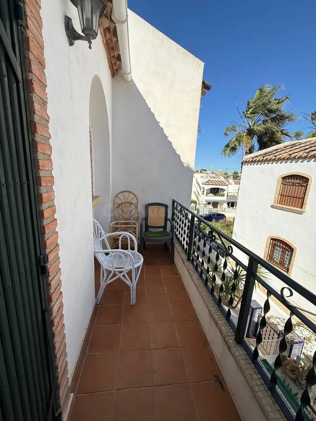Encantadora casa adosada con solárium y piscina | Villamartí - foto 3