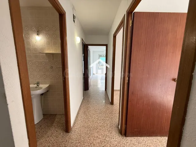 PISO EN VENTA EN ALICANTE. ZONA DE BABEL. 74m2, 4 habitaciones, 1 BAÑO Y 1 ASEÑO, TERCERA PLANTA CON ASCENSOR. — 4