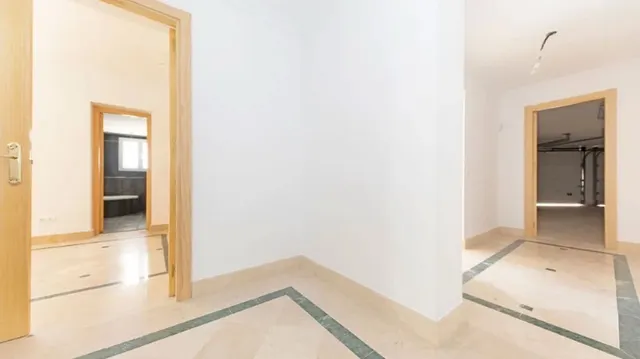 Chalet 5 habitaciones 919m² en venta - Puerto de la Torre — 41