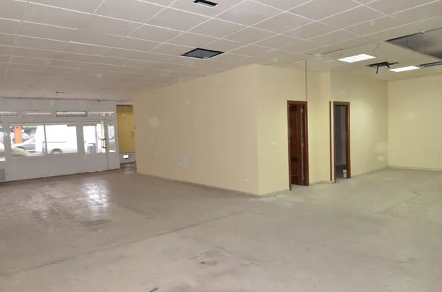 Urbis te ofrece un local comercial en zona San Cristóbal, Sa