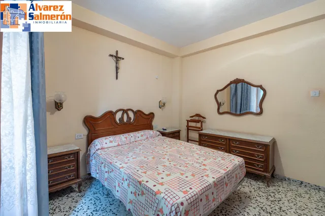 Piso de 3 dormitorios en calle milán, zaidín | muy luminoso y con gran potencial — 14