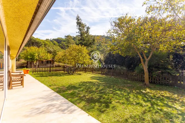 Exclusiva casa en Vallromanes. Naturaleza, privacidad y vistas panorámicas. — 26