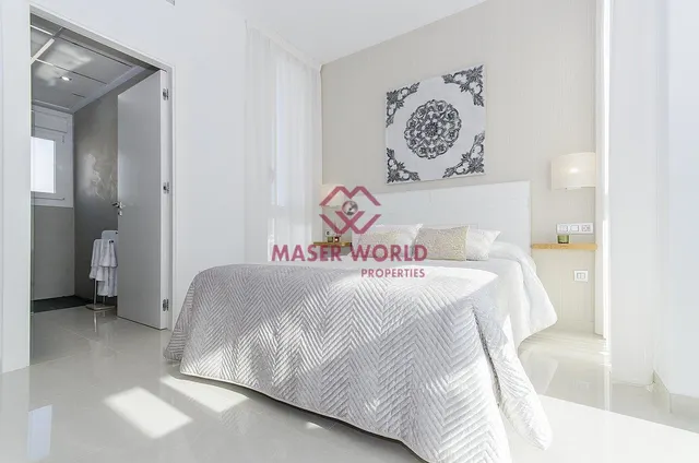 VILLA DE OBRA NUEVA EN PLAYA HONDA — 25