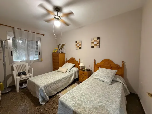Espectacular Chalet en La Pobla de Vallbona - Ideal para Vivir — 32