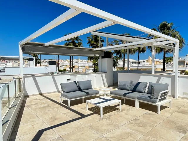 Villa independiente con piscina privada, solárium y vistas a la laguna en Moncayo — 39