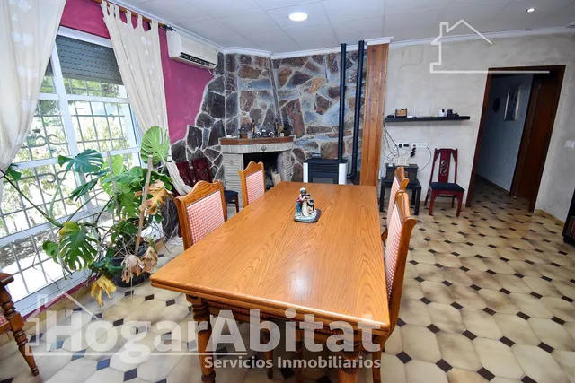 ¡chalet con piscina, zona de aparcamiento, placas solares y gran parcela! — 46
