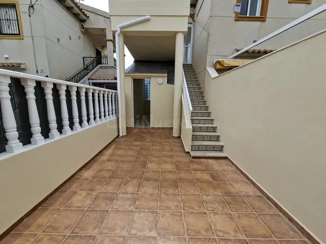 Bungalow en planta alta con 2 dormitorios, baño, con traster - foto 2