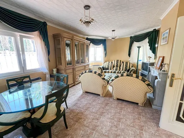 Chalet con piscina y amplias estancias en El Chaparral — 27