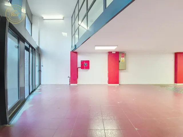 Nave industrial con despachos en venta en calle juan decon vado permanente vigente — 26