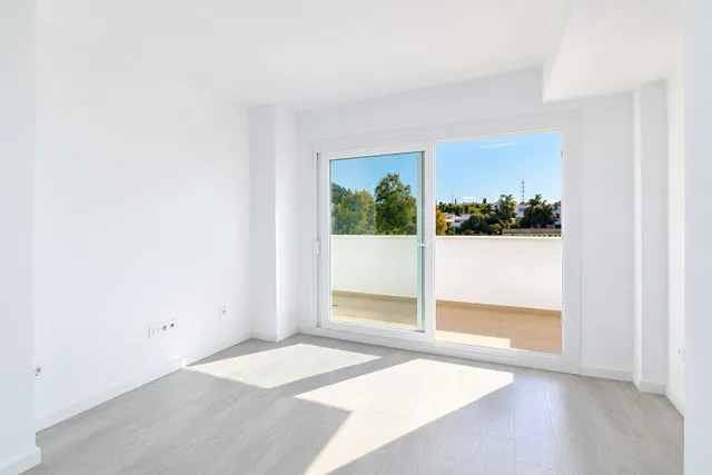 Espectacular piso con vistas al mar en torreblanca, Fuengirola – urbanización con piscinas, spa y gimnasio — 11