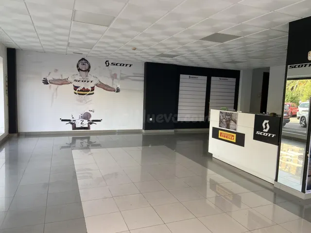 ¡¡ LOCAL COMERCIAL EN CARLOS III !! - foto 4