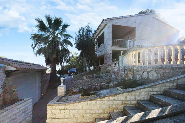 AMPLIO CHALET INDEPENDIENTE EN VENTA EN SIERRA PERENCHIZA — 49