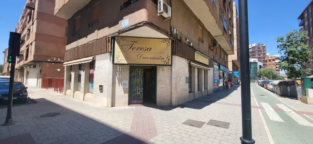 SE VENDE LOCAL COMERCIAL A 2 CALLES, CHAFLÁN EN ARQUITECTO VANDELVIRA. CON MULTITUD DE POSIBILIDADES — 3