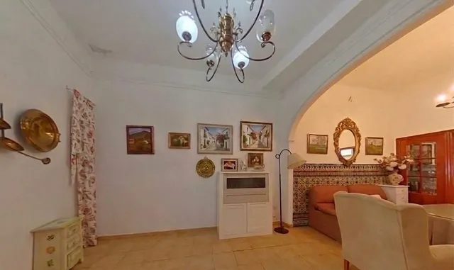 ESPECTACULAR CASA JUNTO A LA PLAZA DE  SAN MIGUEL. — 6