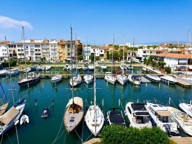 Apartamento con espectaculares vistas al canal, a 3 minutos de la playa de Empuriabrava — 13