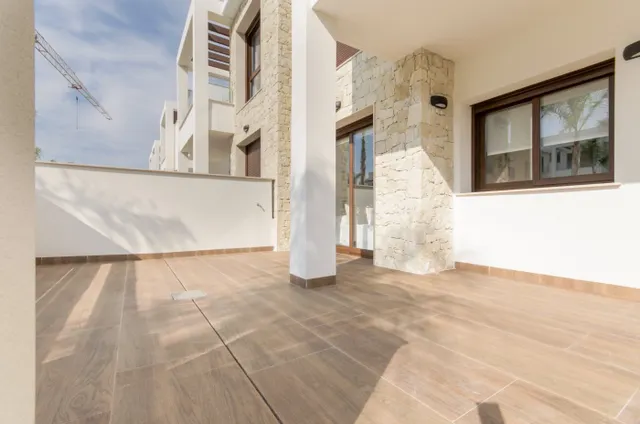 BUNGALOW DE 2 DORM. DE NUEVA CONSTRUCCIÓN EN COMPLEJO RESIDENCIAL EN TORREVIEJA. — 20