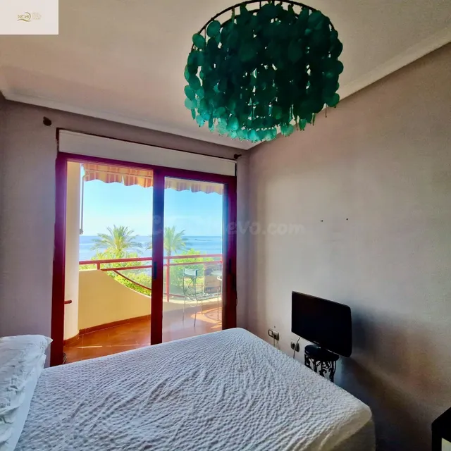 SE VENDE APARTAMENTO EN PRIMERA LINEA DEL MAR - foto 3