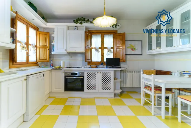 ¡Tu Oasis Privado de Lujo en Cortijo del Aire: Piscina, Espacio y Exclusividad en Albolote! — 13
