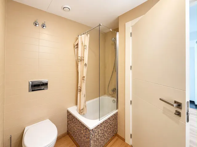 Moderno chalet adosado de 315m2 con gran garaje y piscina comunitaria — 21