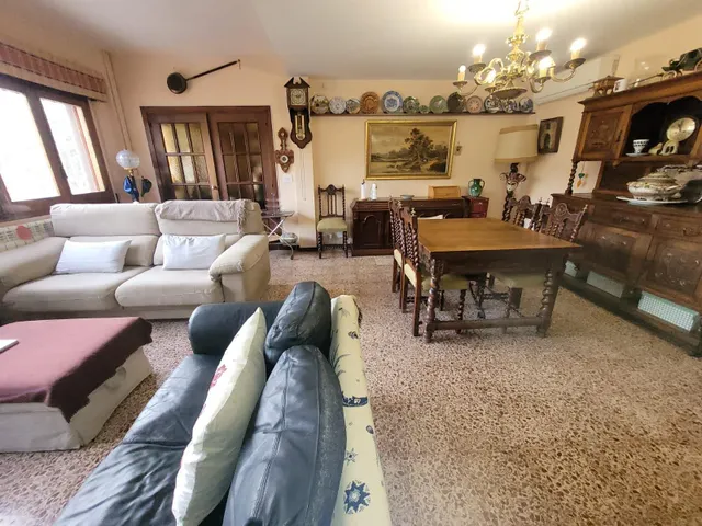 Impresionante Chalet con Amplio Terreno y Piscina en las Afueras de Zaragoza — 24