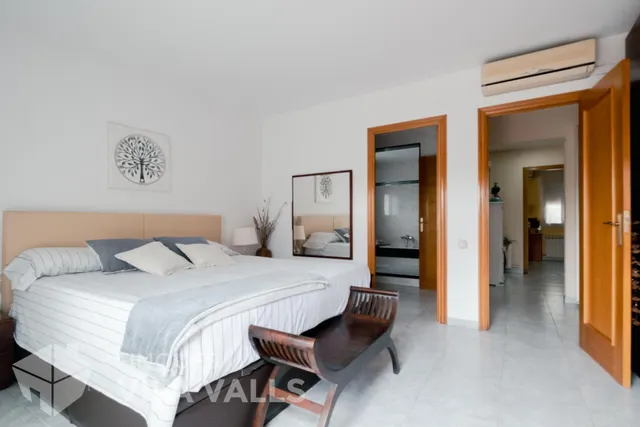 Casa con terraza, jardín y amplios espacios — 9