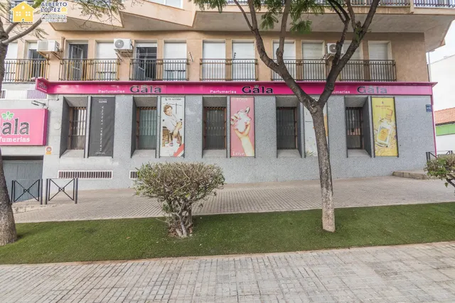 Local de 200 metros en venta en el centro de El Altet. — 3