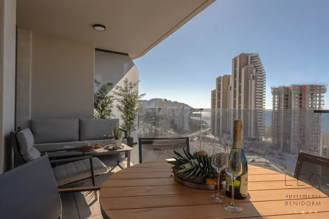 Lujoso apartamento amueblado con vistas panorámicas al mar,  - foto 2
