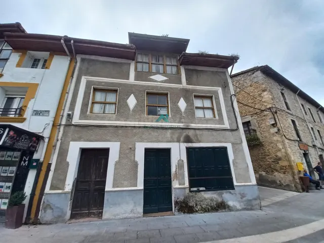 Se vende edificio en Ramales de la Victoria - foto 3