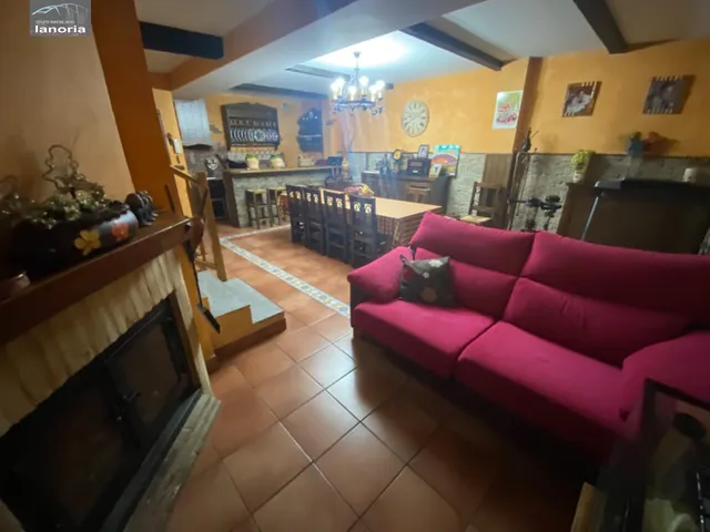Grupo la Noria VENDE ADOSADO Amueblado y Equipado. Zona Barrio IMAGINALIA — 3